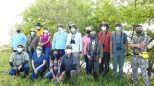 Integrantes del club Los Zorzales durante un monitoreo de aves en Laguna de Alvarado, Puerto Cortés. Francisco Dubón©.